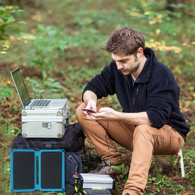 適用をハイキングするキャンプ旅行のための携帯用折る太陽電池パネル10W力の充電器