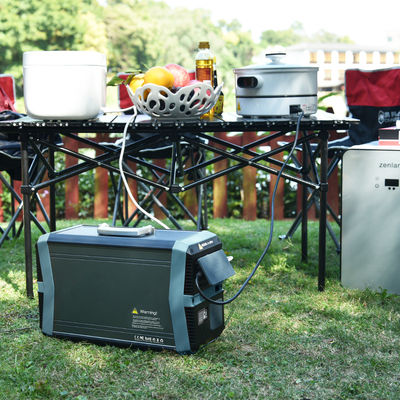 太陽発電機の場所AC 100 - 240v Dc 12vのリチウム電池のパックのポータブル